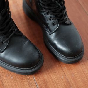 Dr. Martens - Black Smooth, MONO 1460
